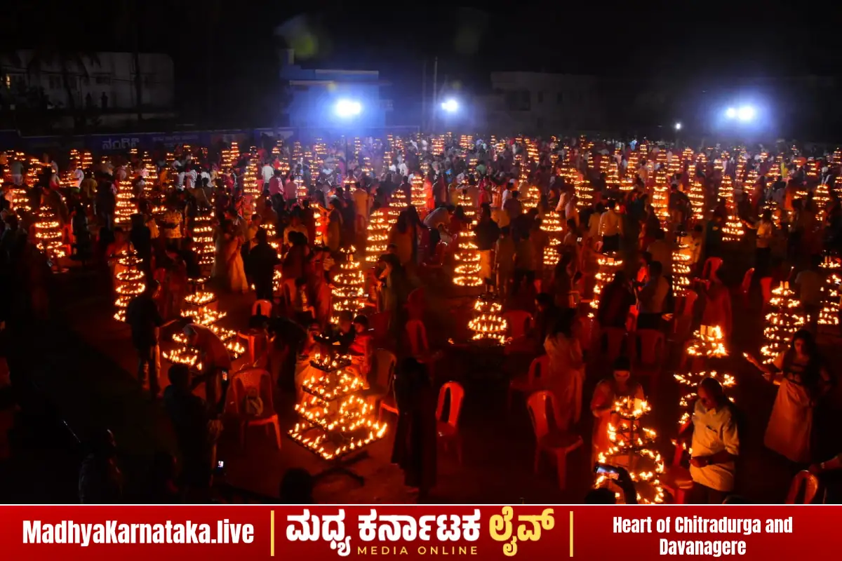 ಚಿತ್ರದುರ್ಗ: ಭಕ್ತಿ-ಭಾವದ ಪರಾಕಾಷ್ಠೆ; ಅಯ್ಯಪ್ಪಸ್ವಾಮಿ ದೇವಸ್ಥಾನದಲ್ಲಿ ವೈಭವದ 26ನೇ ವರ್ಷದ ದೀಪೋತ್ಸವ