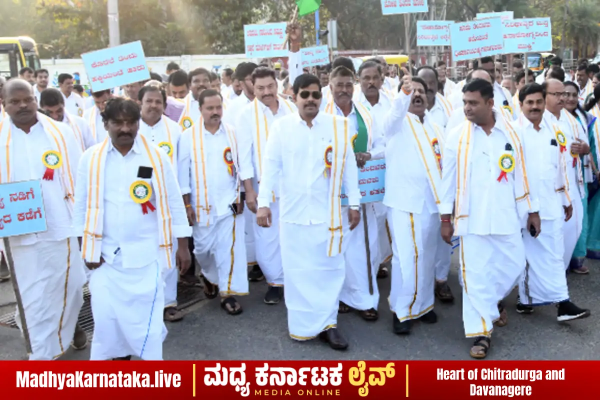 ದಾವಣಗೆರೆಯಲ್ಲಿ ಗಮನ ಸೆಳೆದ ‘ಸಿರಿಧಾನ್ಯ ನಡಿಗೆ’: ಬಿಳಿ ವಸ್ತ್ರಧಾರಿಗಳಾಗಿ ಜಾಗೃತಿ ಕಹಳೆ!