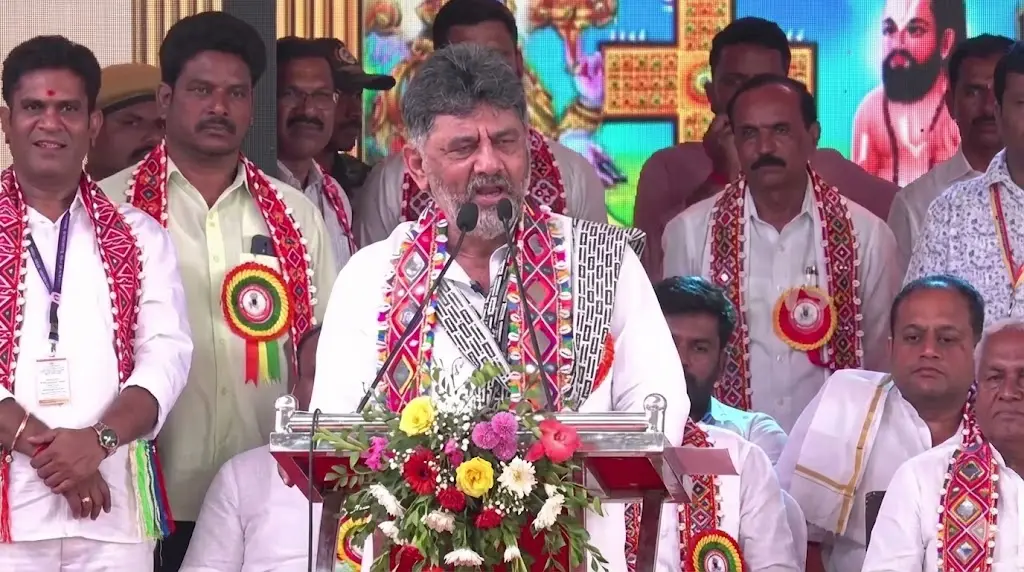 ಸುರಗೊಂಡನಕೊಪ್ಪ: “ಗೋ ಬ್ಯಾಕ್” ಕೂಗಿದವರಿಗೆ ಡಿಕೆಶಿ ತಿರುಗೇಟು – “ನಾನು ಜಗ್ಗೋ ಮಗ ಅಲ್ಲ”