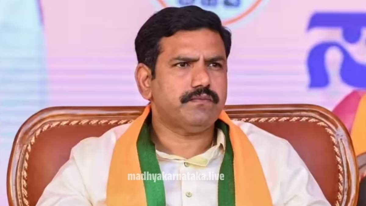 ದಾವಣಗೆರೆ ಬಿಜೆಪಿ ಭಿನ್ನಮತ ಸ್ಪೋಟ: ವಿಜಯೇಂದ್ರ ಎದುರೇ ಎರಡು ಬಣಗಳ ಪ್ರತ್ಯೇಕ ಸಭೆ; ಕಮಲ ಪಡೆಯಲ್ಲಿ ಹೈಡ್ರಾಮಾ!