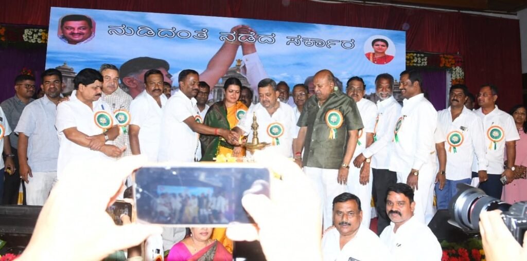 ದಾವಣಗೆರೆ ಜಿಲ್ಲಾ ಮಟ್ಟದ ಗ್ಯಾರಂಟಿ ಯೋಜನೆಗಳ ಕಾರ್ಯಾಗಾರದಲ್ಲಿ ಗಣಿ ಮತ್ತು ಭೂ ವಿಜ್ಞಾನ ಸಚಿವ ಎಸ್.ಎಸ್. ಮಲ್ಲಿಕಾರ್ಜುನ್ ಭಾಷಣ.