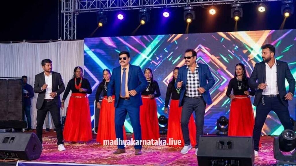 ಸಿಬ್ಬಂದಿಗಳ ಜೊತೆ ವೇದಿಕೆ ಹಂಚಿಕೊಂಡ ಪಿ ವಿ ರೇವಂಕರ್ ಸಂಸ್ಥೆಯ ಅಧಿಕಾರಿ