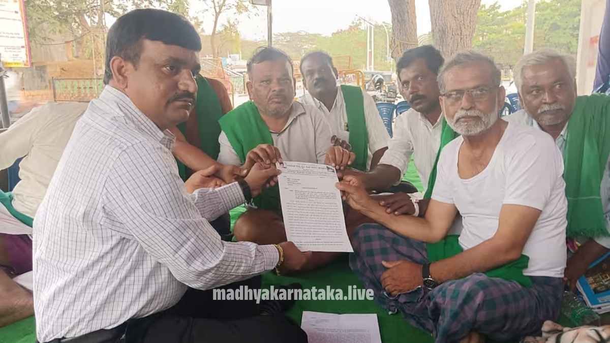 ಚಿತ್ರದುರ್ಗ: ಭದ್ರಾ ಮೇಲ್ದಂಡೆ ಯೋಜನೆಗಾಗಿ ಉಪವಾಸ ಸತ್ಯಾಗ್ರಹ; ಅಸ್ವಸ್ಥರಾದ್ರೂ ಹೋರಾಟ ಕೈಬಿಡದ ರೈತ ನಾಯಕರು!