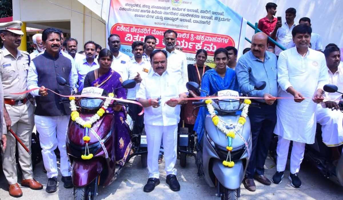 ವಿಶೇಷ ಚೇತನರಿಗೆ ಮೋಟಾರ್ ಚಾಲಿತ ತ್ರಿ-ಚಕ್ರ ವಾಹನಗಳ ವಿತರಣೆ