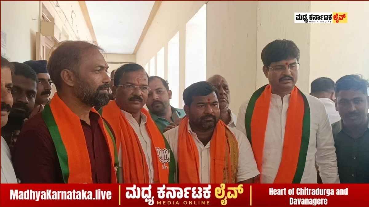 ದಾವಣಗೆರೆ ಉಪಚುನಾವಣೆ: ಬಿಜೆಪಿ ಅಭ್ಯರ್ಥಿ ಶ್ರೀನಿವಾಸ್ ದಾಸಕರಿಯಪ್ಪ ನಾಮಪತ್ರ ಸಲ್ಲಿಕೆ; ಬಣ ರಾಜಕೀಯಕ್ಕೆ ಬ್ರೇಕ್ ಹಾಕಿ ಸಾಥ್ ನೀಡಿದ ಅಜಯ್ ಕುಮಾರ್!