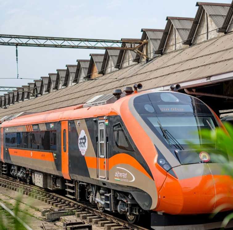 ಕೇಂದ್ರ ಸಚಿವ ಪ್ರಲ್ಹಾದ ಜೋಶಿ ಮನವಿಗೆ ಮನ್ನಣೆ; ಬೆಂಗಳೂರು-ಮುಂಬೈ ವಂದೇ ಭಾರತ್ ಸ್ಲೀಪರ್ ರೈಲು ಸಂಚಾರಕ್ಕೆ ಅಸ್ತು