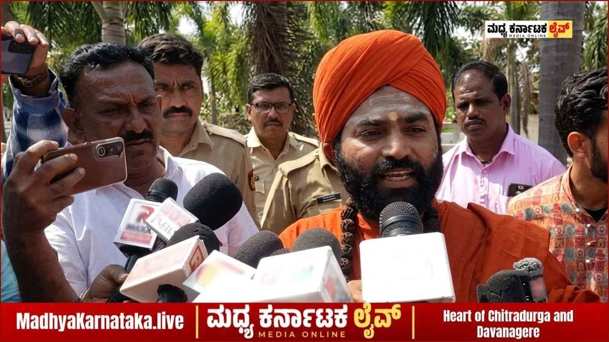 ಹರಿಹರ ಪಂಚಮಸಾಲಿ ಮಠದಿಂದ ಪದಚ್ಯುತಿ ವಿವಾದ: ವಚನಾನಂದ ಸ್ವಾಮೀಜಿ ‘ಫಸ್ಟ್ ರಿಯಾಕ್ಷನ್’ – “ಭಕ್ತರೇ ನನ್ನ ದೇವರು, ಮಠ 12 ಜನರ ಆಸ್ತಿಯಲ್ಲ!”