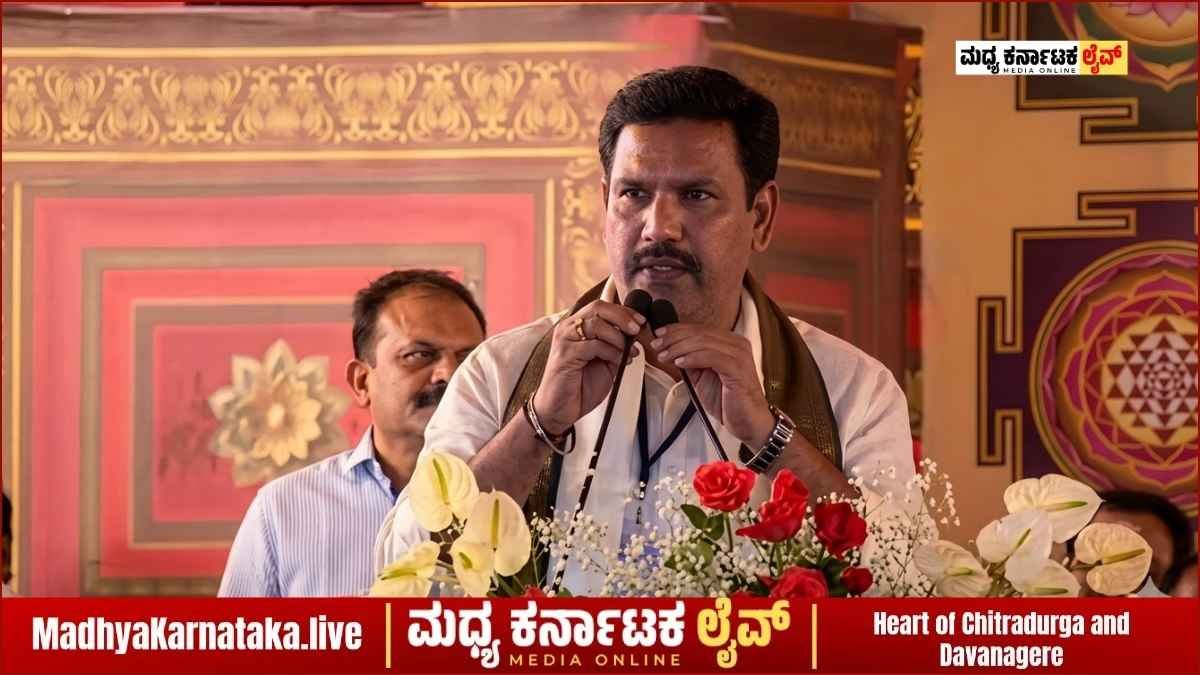 BY Vijayendra speaking at BSY Abhimanotsava event in Chitradurga with Amit Shah on stage
