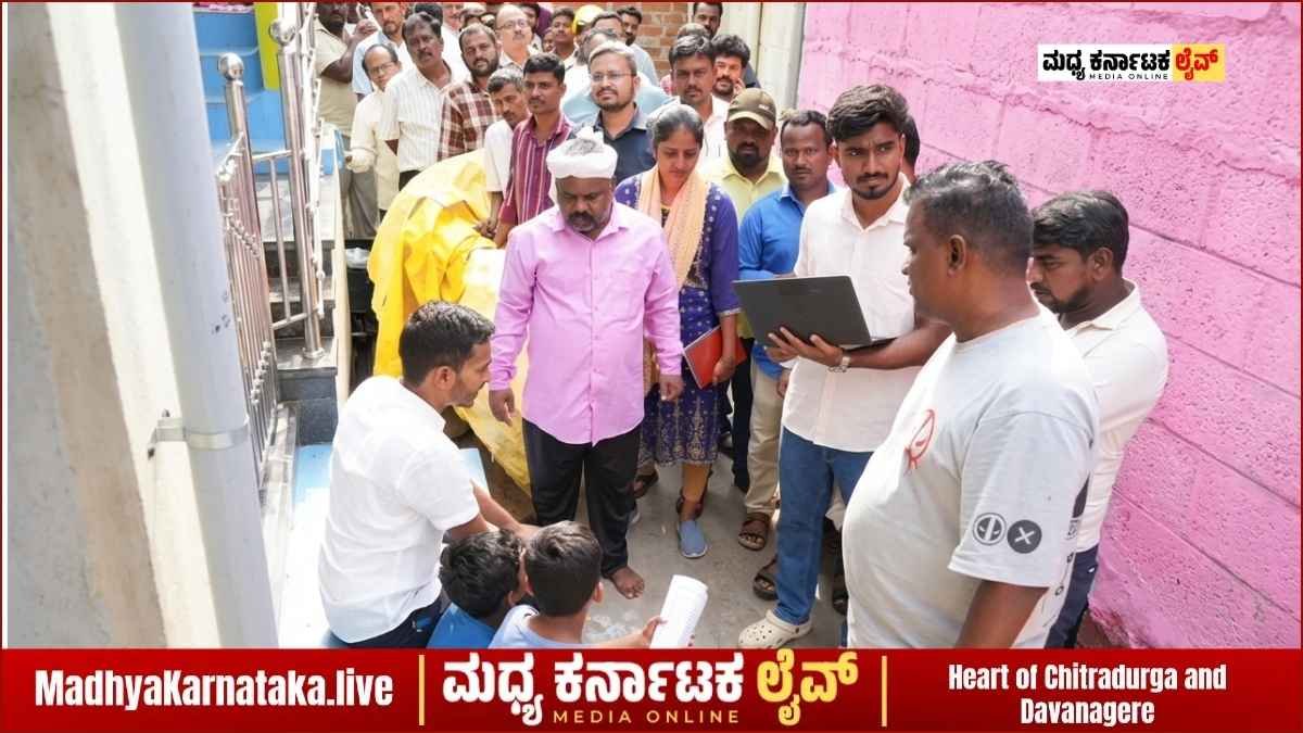 ದಾವಣಗೆರೆ: ಗಾಂಧಿನಗರ ಬಡಾವಣೆಯಲ್ಲಿ ಶಾಸಕ ಸಮರ್ಥ್ ಪಾದಯಾತ್ರೆ; ಸಾರ್ವಜನಿಕರ ಅಹವಾಲು ಸ್ವೀಕಾರ