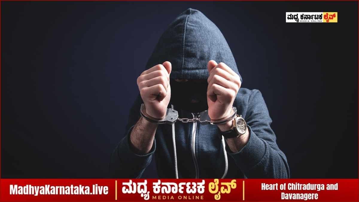 ಚಿತ್ರದುರ್ಗ: ಕಾರ್ತಿಕೋತ್ಸವದಲ್ಲಿ ಜಾತಿ ನಿಂದನೆ ಮಾಡಿದ ನಾಲ್ವರಿಗೆ ಜೈಲು ಶಿಕ್ಷೆ ಹಾಗೂ ದಂಡ ವಿಧಿಸಿದ ಕೋರ್ಟ್!